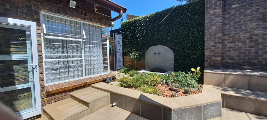 5 Bedroom Property for Sale in Bassonia Gauteng