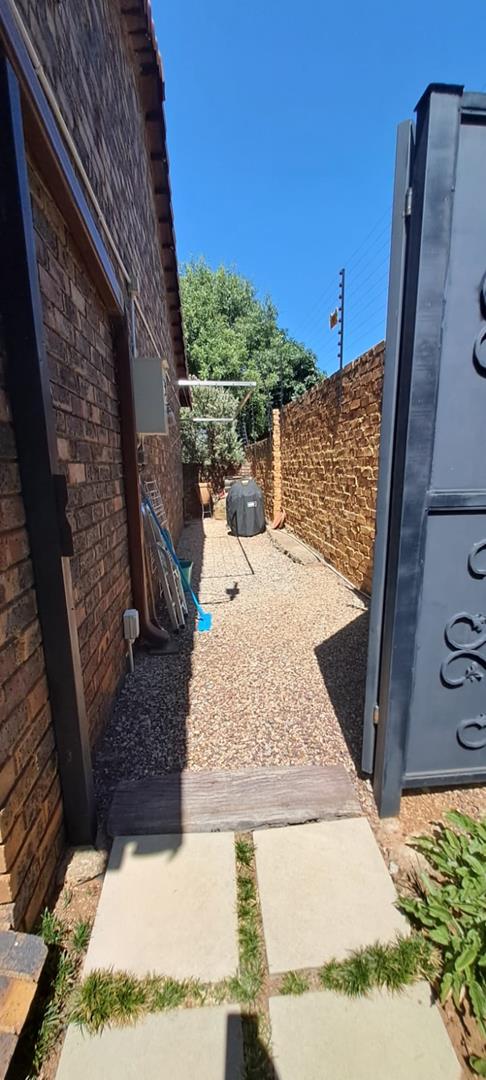 5 Bedroom Property for Sale in Bassonia Gauteng