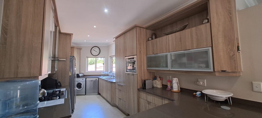 5 Bedroom Property for Sale in Bassonia Gauteng