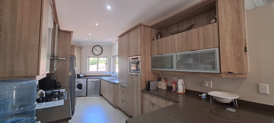 5 Bedroom Property for Sale in Bassonia Gauteng