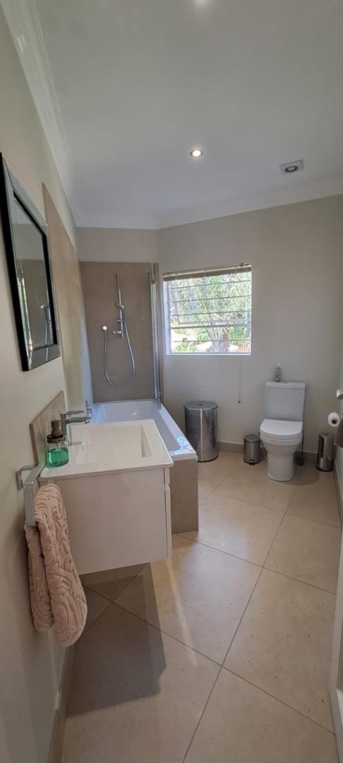 5 Bedroom Property for Sale in Bassonia Gauteng