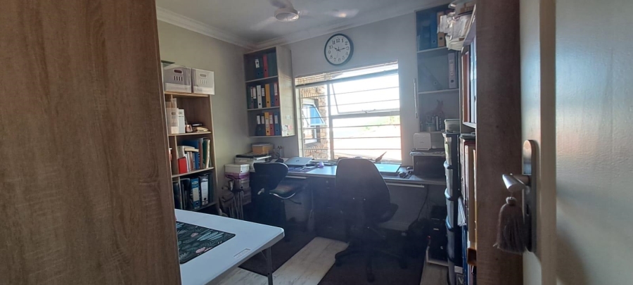 5 Bedroom Property for Sale in Bassonia Gauteng