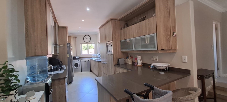 5 Bedroom Property for Sale in Bassonia Gauteng