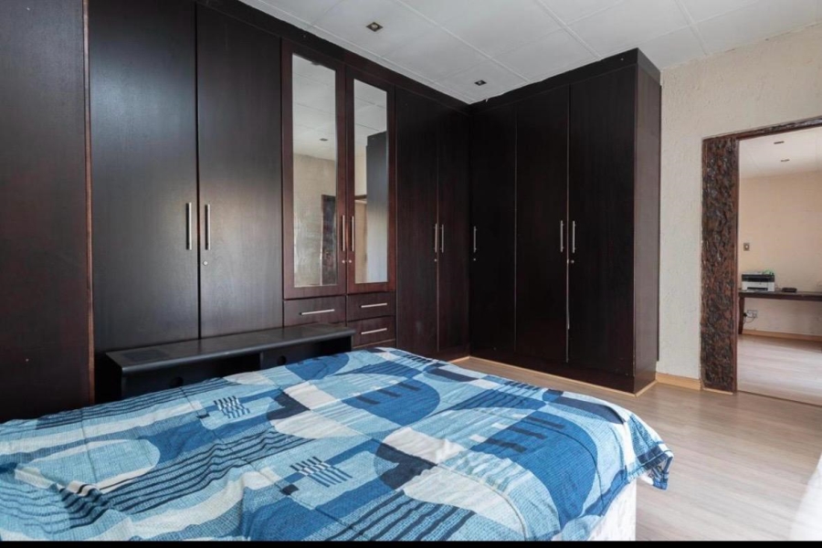 4 Bedroom Property for Sale in Mulbarton Gauteng