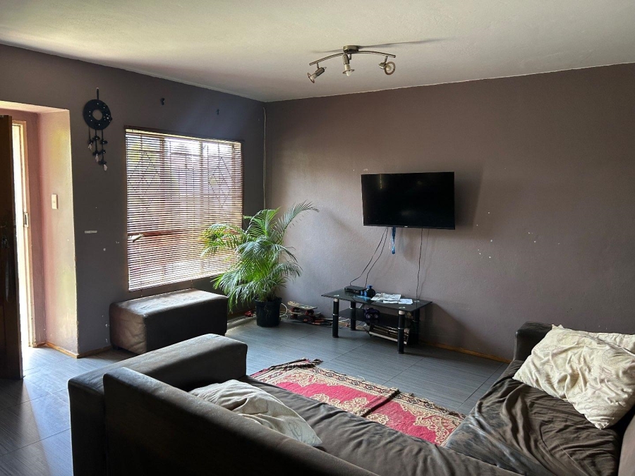 3 Bedroom Property for Sale in Rosslyn Gauteng