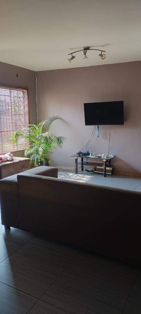 3 Bedroom Property for Sale in Rosslyn Gauteng
