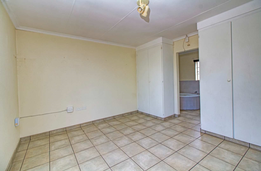 3 Bedroom Property for Sale in Wilgeheuwel Gauteng