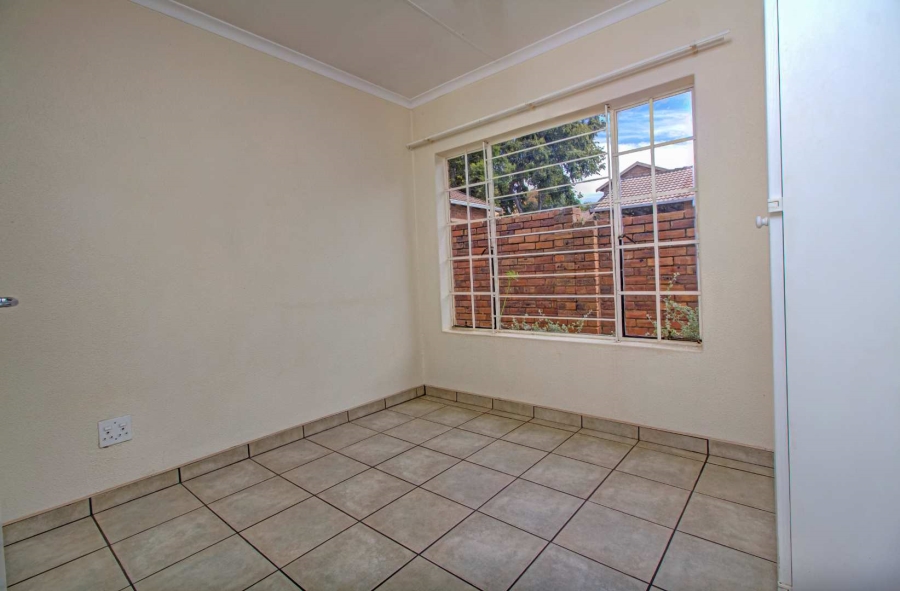 3 Bedroom Property for Sale in Wilgeheuwel Gauteng