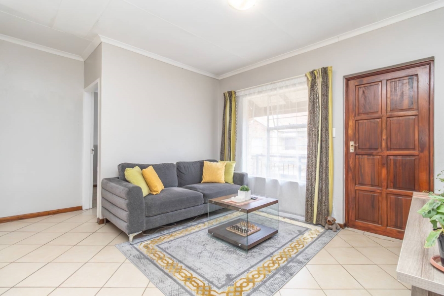 To Let 2 Bedroom Property for Rent in Honeypark Gauteng
