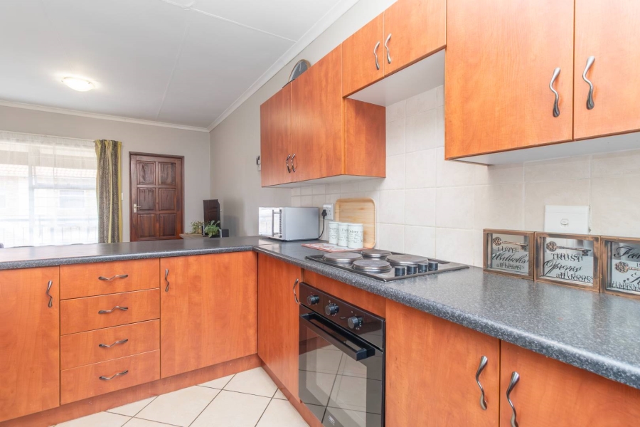 To Let 2 Bedroom Property for Rent in Honeypark Gauteng