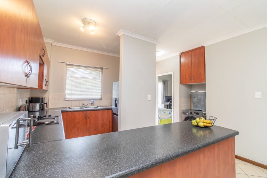 To Let 2 Bedroom Property for Rent in Honeypark Gauteng