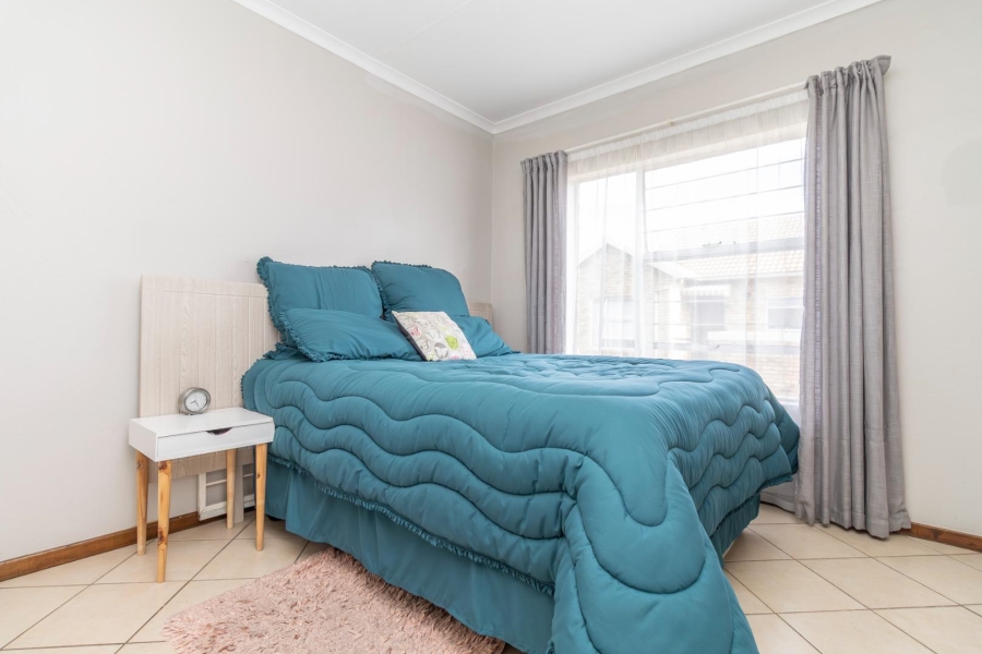 To Let 2 Bedroom Property for Rent in Honeypark Gauteng