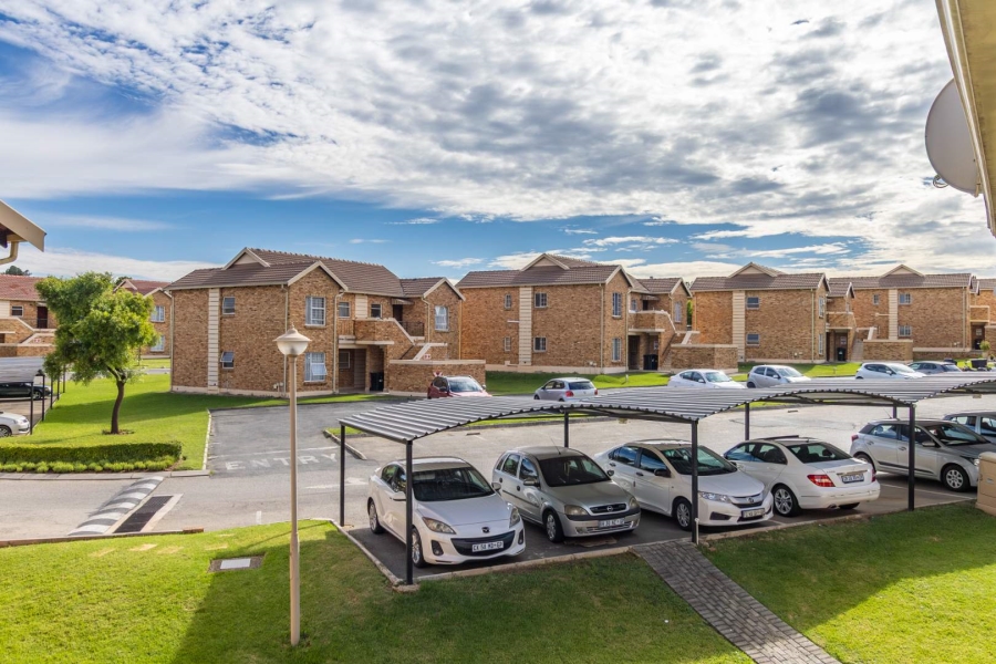 To Let 2 Bedroom Property for Rent in Honeypark Gauteng