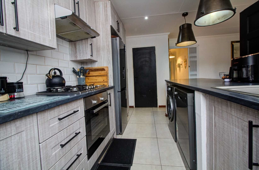 3 Bedroom Property for Sale in Strubensvallei Gauteng