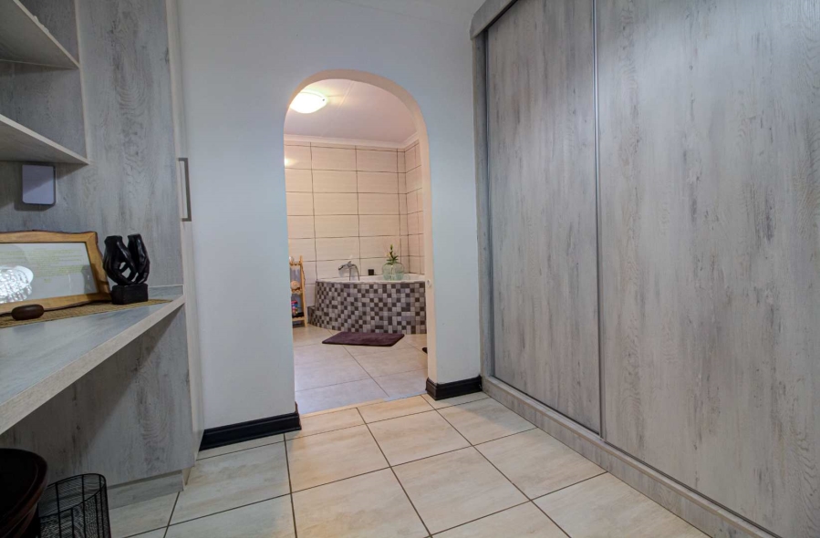 3 Bedroom Property for Sale in Strubensvallei Gauteng