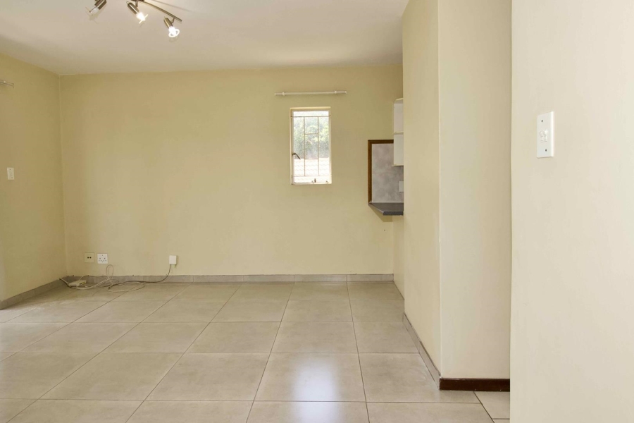 2 Bedroom Property for Sale in Die Hoewes Gauteng