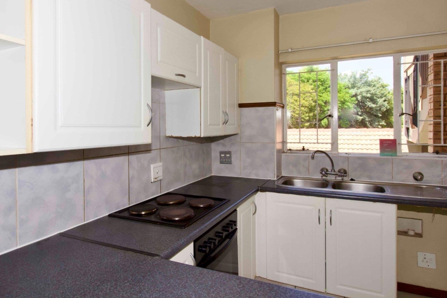 2 Bedroom Property for Sale in Die Hoewes Gauteng