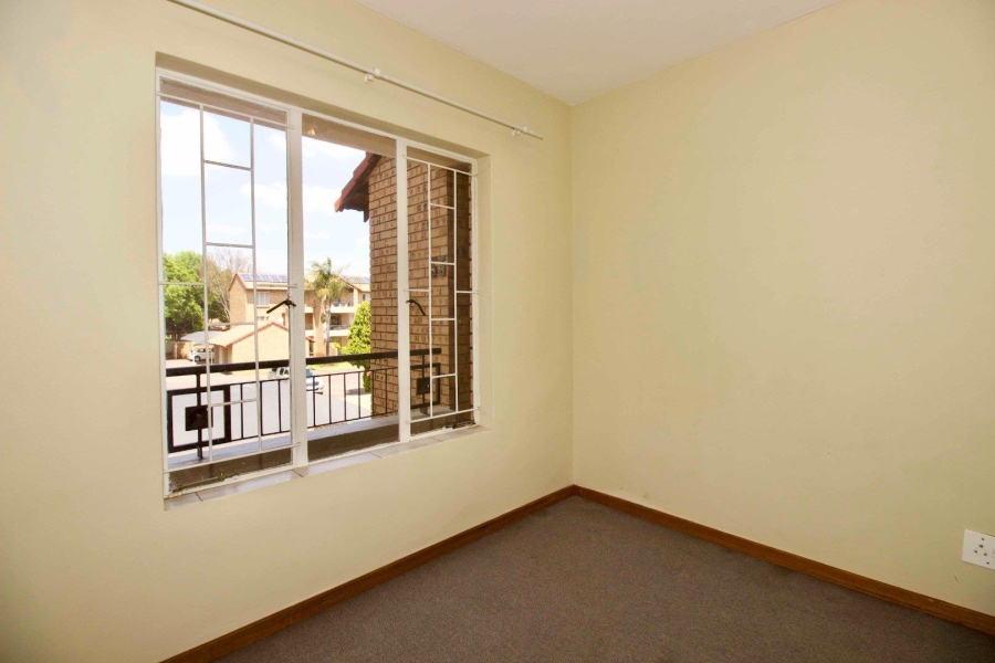 2 Bedroom Property for Sale in Die Hoewes Gauteng