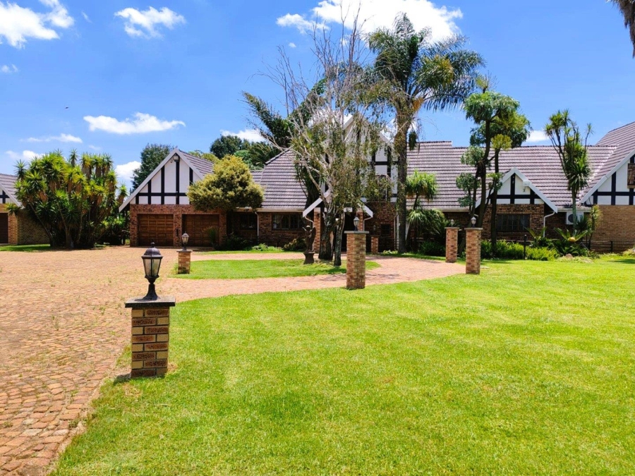 5 Bedroom Property for Sale in Norton Home Estate AH Gauteng