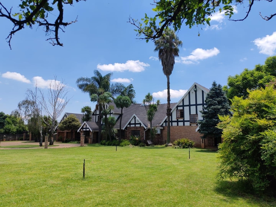 5 Bedroom Property for Sale in Norton Home Estate AH Gauteng