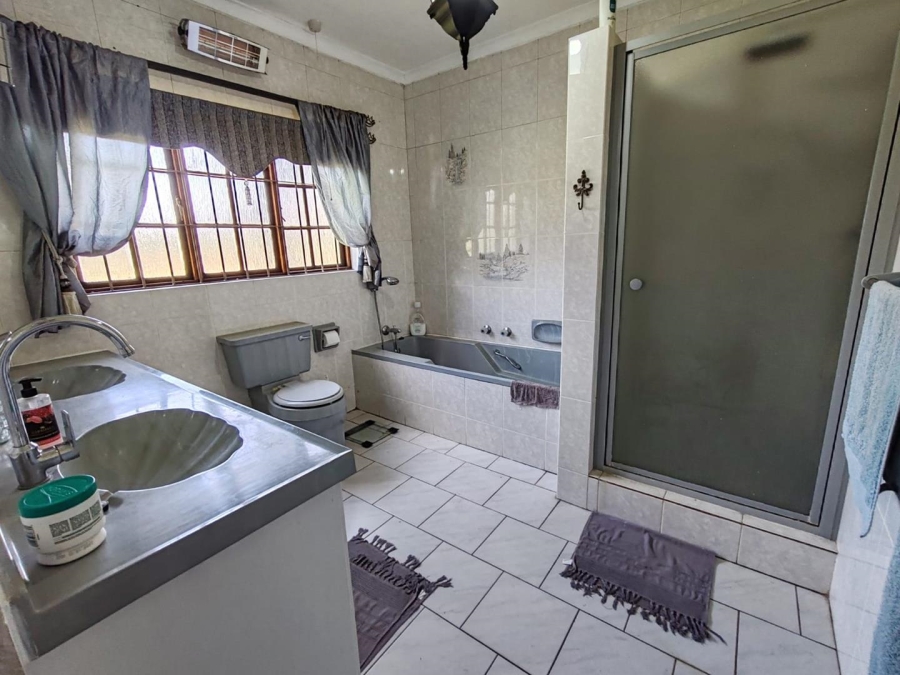 5 Bedroom Property for Sale in Norton Home Estate AH Gauteng