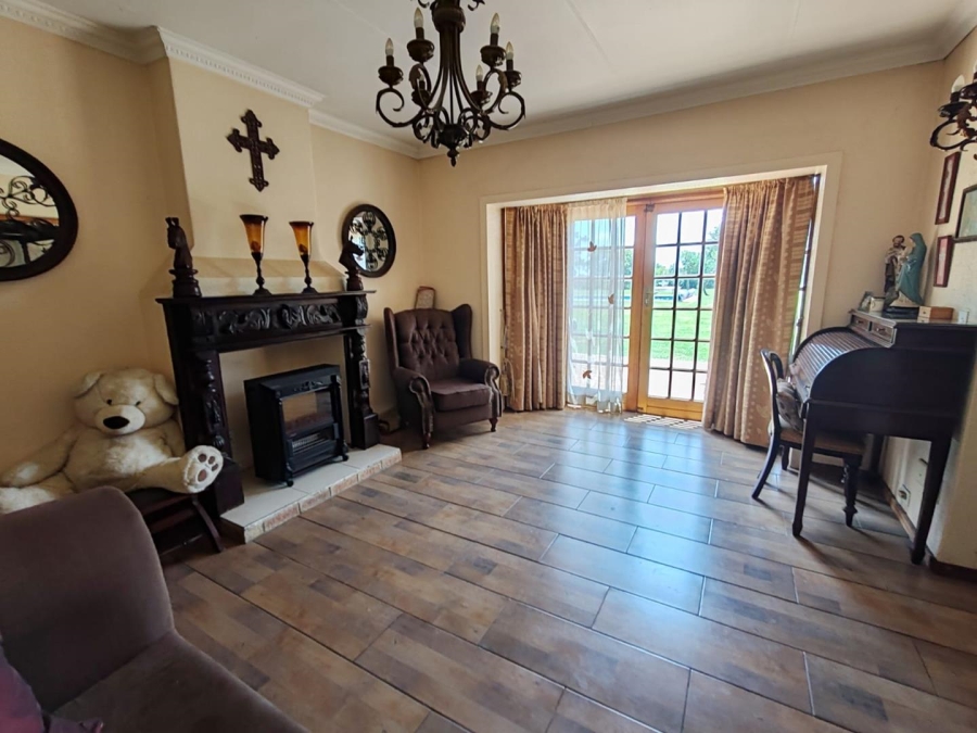 5 Bedroom Property for Sale in Norton Home Estate AH Gauteng