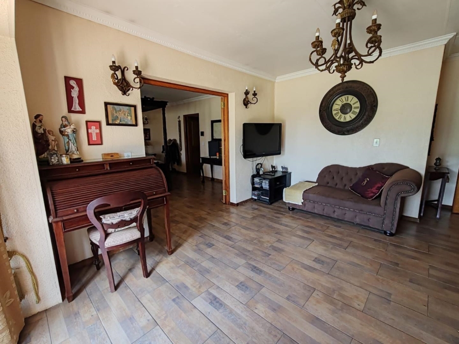 5 Bedroom Property for Sale in Norton Home Estate AH Gauteng