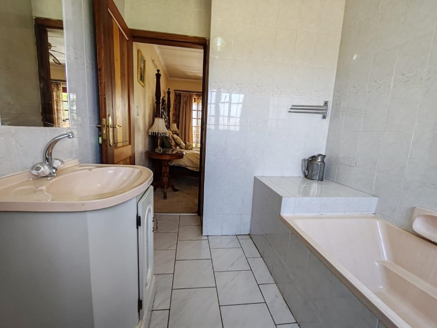 5 Bedroom Property for Sale in Norton Home Estate AH Gauteng