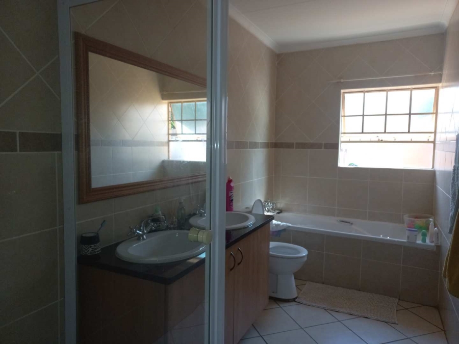3 Bedroom Property for Sale in Silver Lakes Gauteng