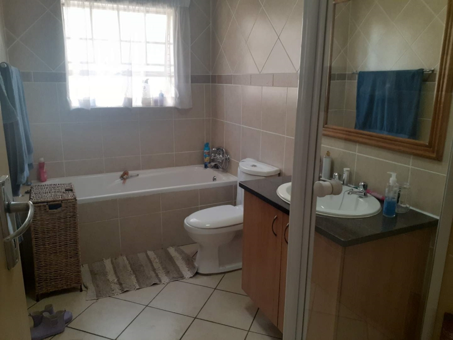 3 Bedroom Property for Sale in Silver Lakes Gauteng