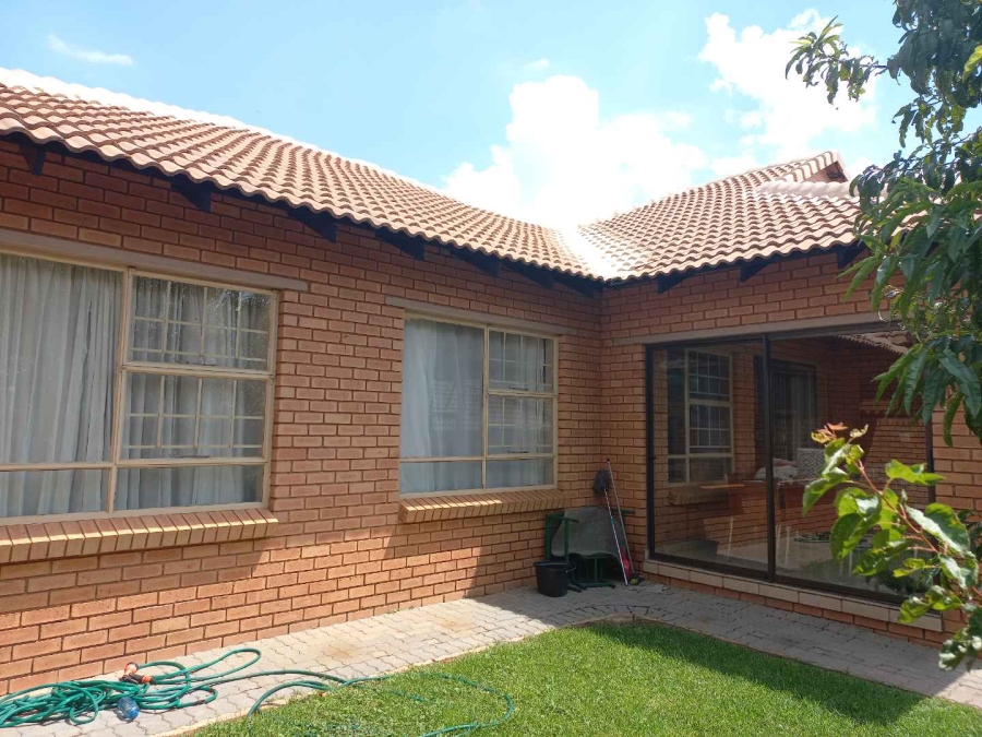 3 Bedroom Property for Sale in Silver Lakes Gauteng