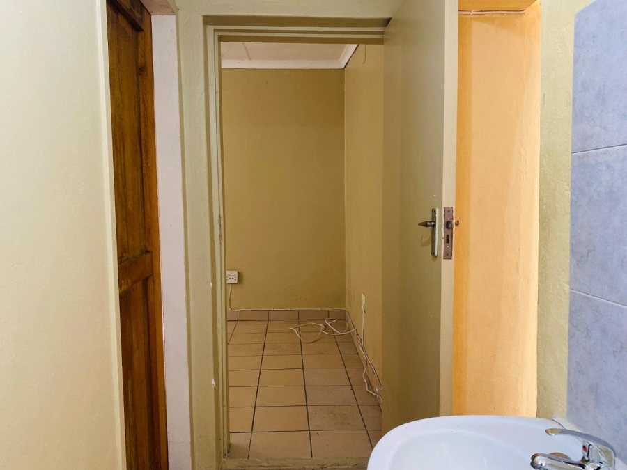 To Let 1 Bedroom Property for Rent in The Hill Gauteng