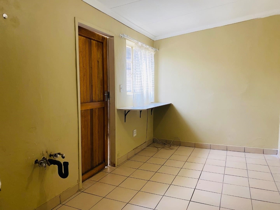 To Let 1 Bedroom Property for Rent in The Hill Gauteng