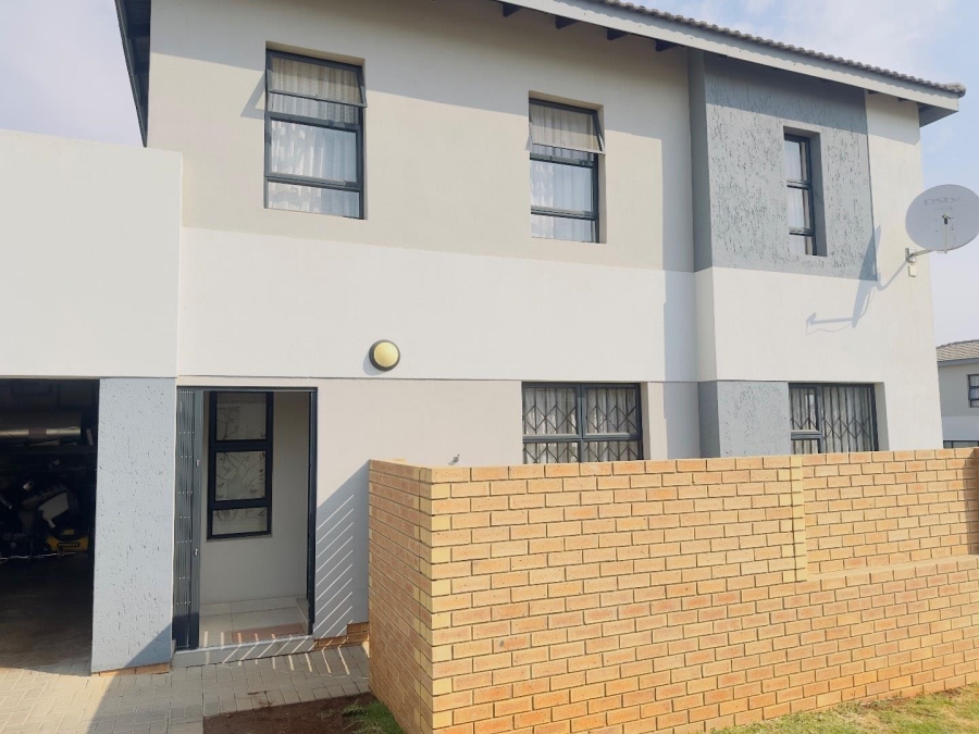 3 Bedroom Property for Sale in Thatchfield Estate Gauteng