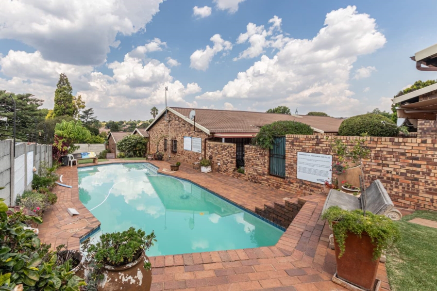 To Let 2 Bedroom Property for Rent in Allens Nek Gauteng