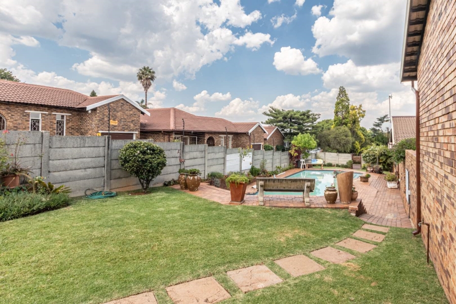 To Let 2 Bedroom Property for Rent in Allens Nek Gauteng