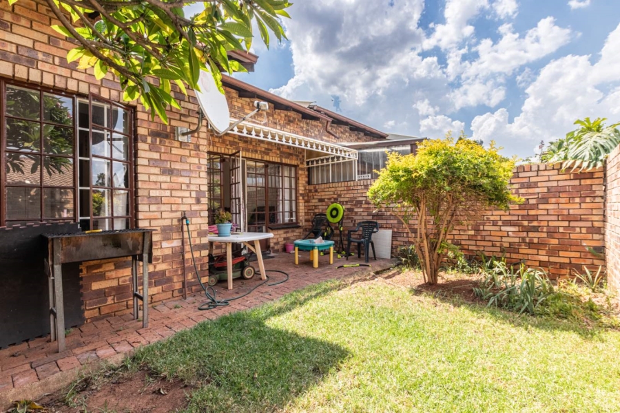 To Let 2 Bedroom Property for Rent in Allens Nek Gauteng
