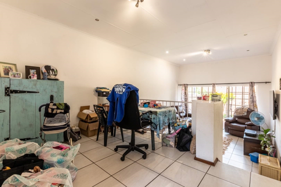 To Let 2 Bedroom Property for Rent in Allens Nek Gauteng