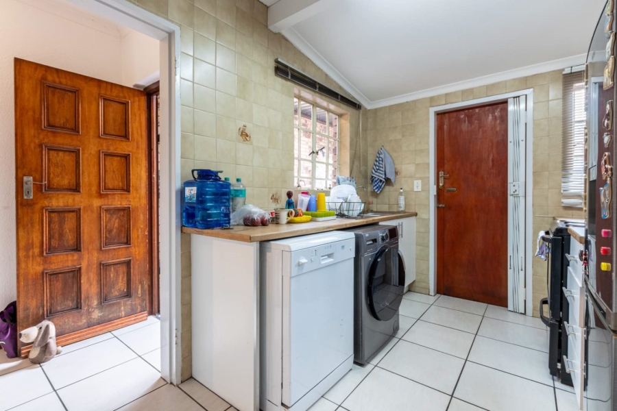 To Let 2 Bedroom Property for Rent in Allens Nek Gauteng