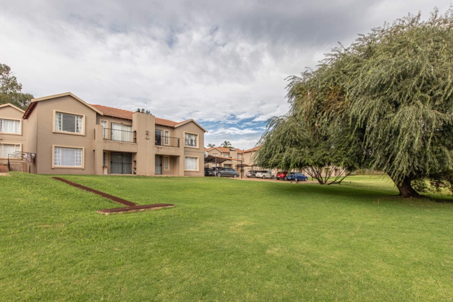 2 Bedroom Property for Sale in Wilgeheuwel Gauteng