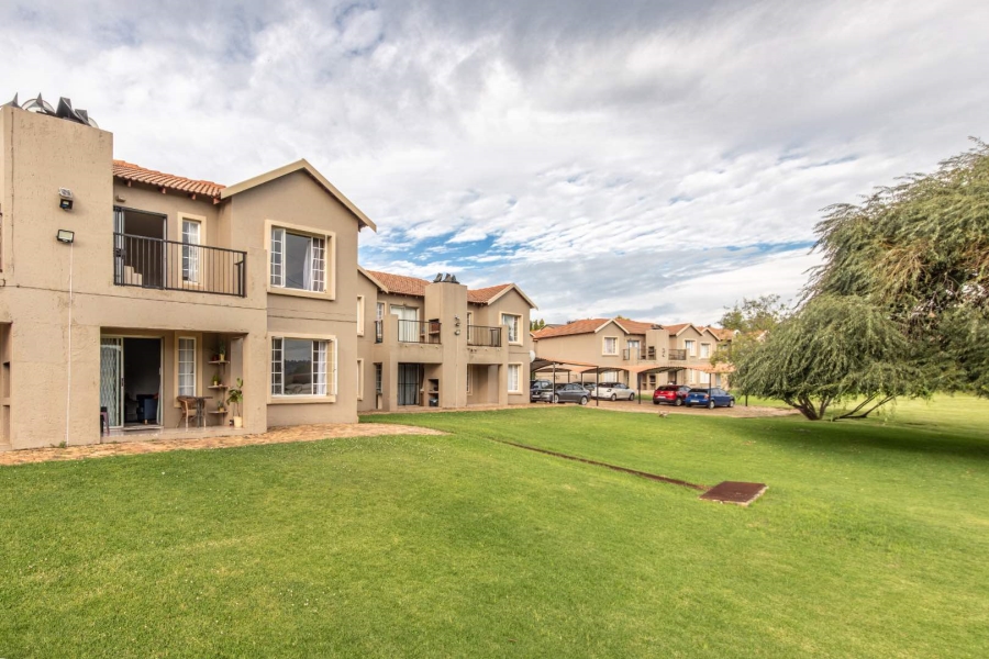 2 Bedroom Property for Sale in Wilgeheuwel Gauteng