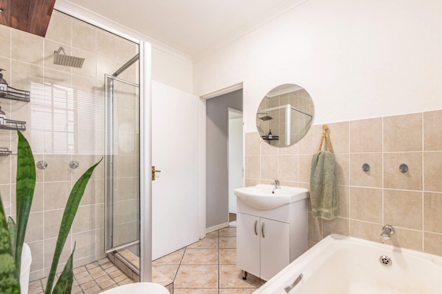 2 Bedroom Property for Sale in Wilgeheuwel Gauteng