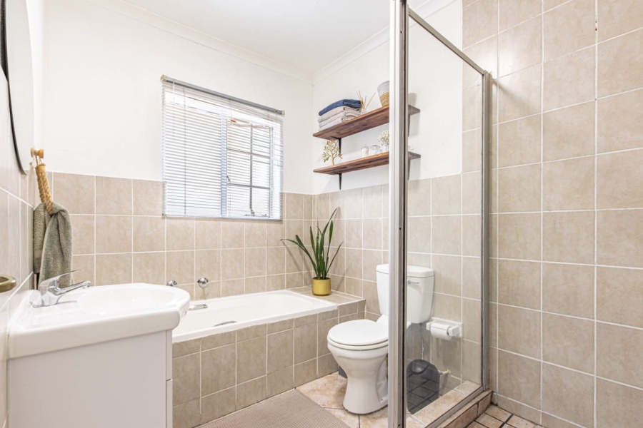 2 Bedroom Property for Sale in Wilgeheuwel Gauteng