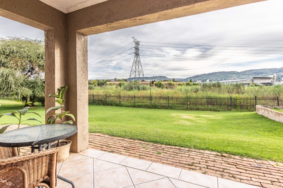 2 Bedroom Property for Sale in Wilgeheuwel Gauteng