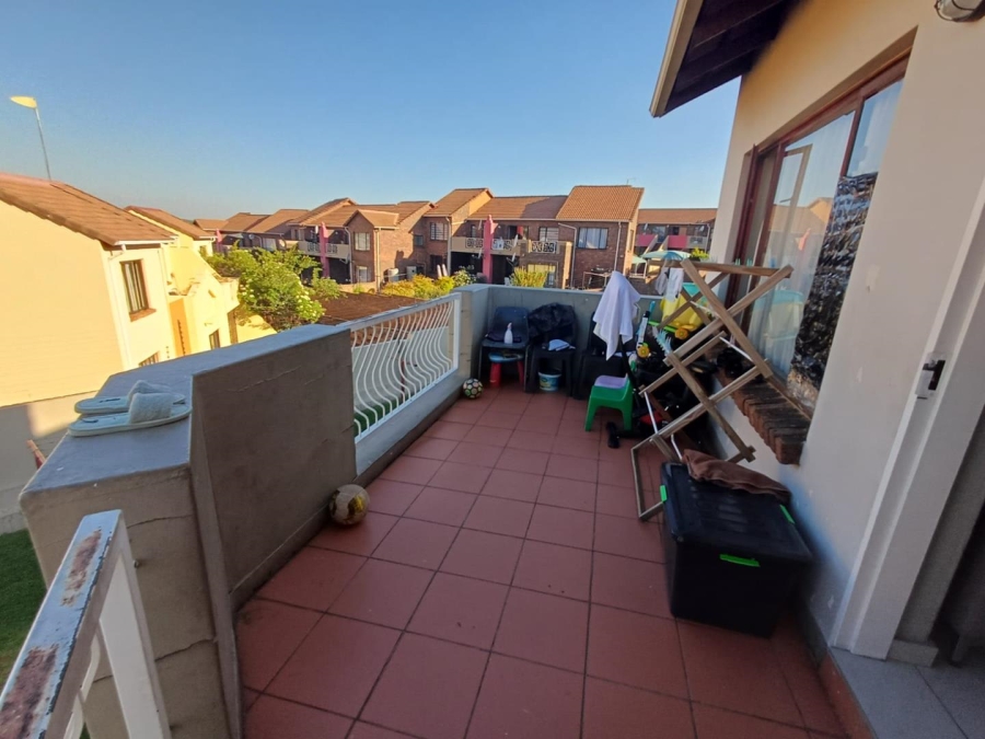 2 Bedroom Property for Sale in Mondeor Gauteng