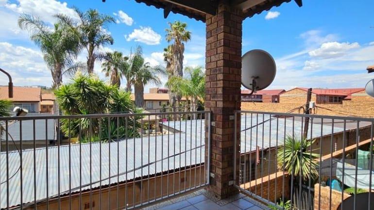 2 Bedroom Property for Sale in New Redruth Gauteng