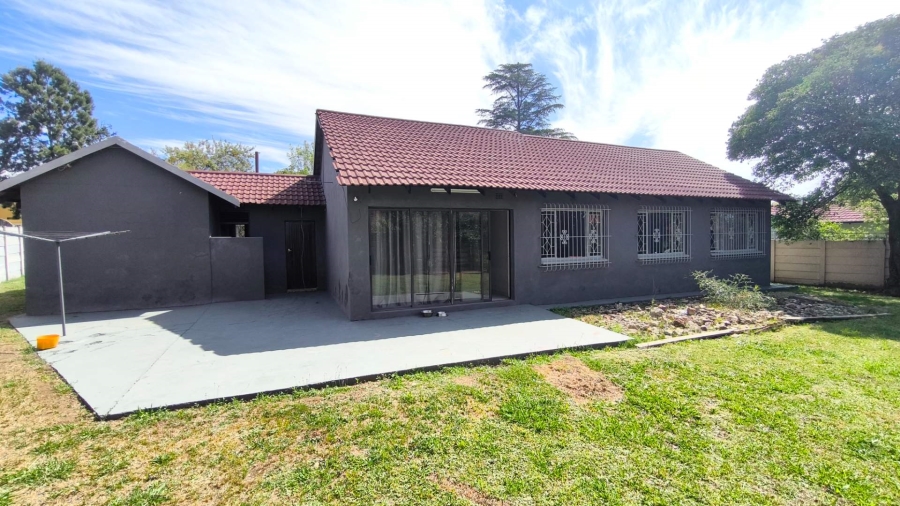 3 Bedroom Property for Sale in Brackendowns Gauteng