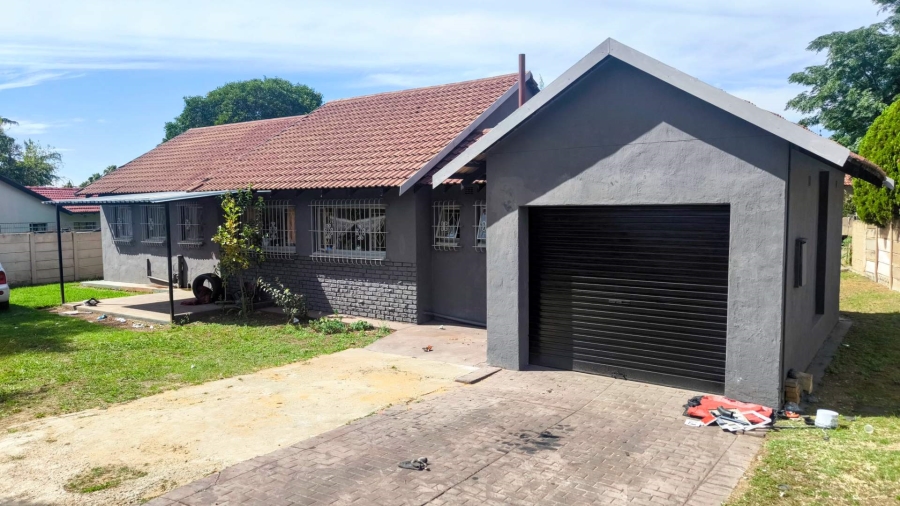 3 Bedroom Property for Sale in Brackendowns Gauteng