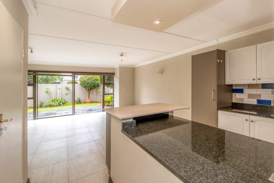 To Let 2 Bedroom Property for Rent in Greenside Gauteng