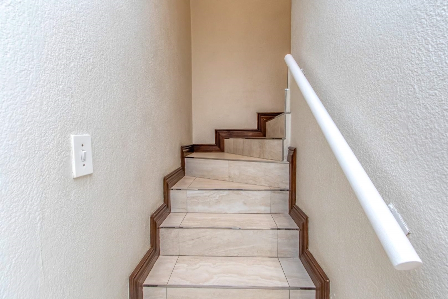 To Let 2 Bedroom Property for Rent in Greenside Gauteng